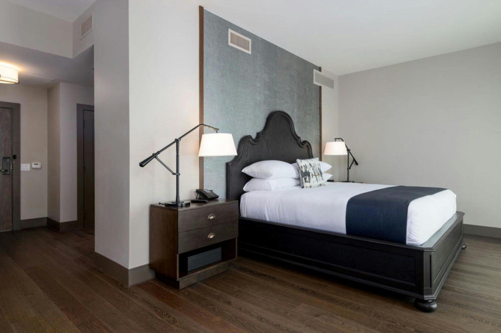 Junior King Suite,1643191824:JPEG